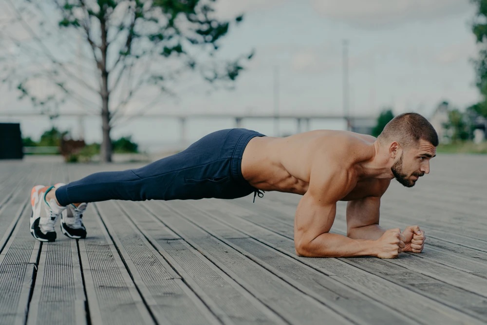 Khởi động trước khi tập plank nam - điều cần thiết khi tập luyện